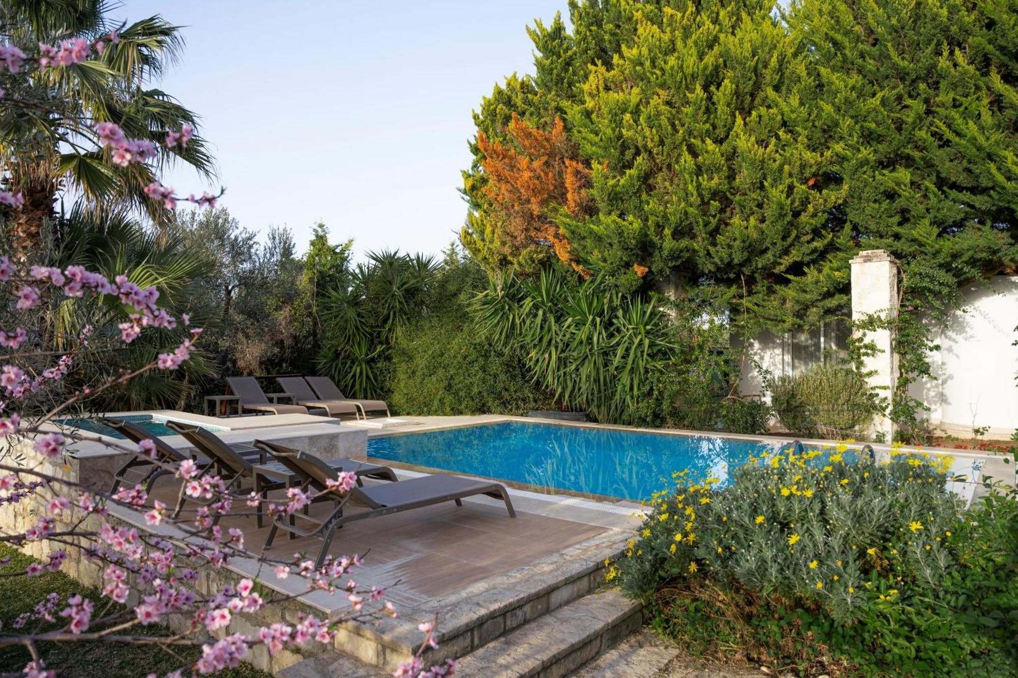 Bir Dem Urla Hotel Exterior photo
